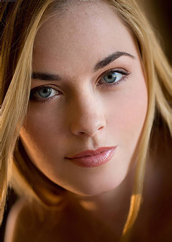 Room Service - picture 12 / 16 SexyKittenPorn